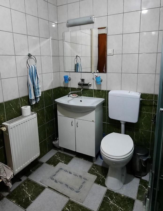 Pineapple Apartment Skopje Esterno foto