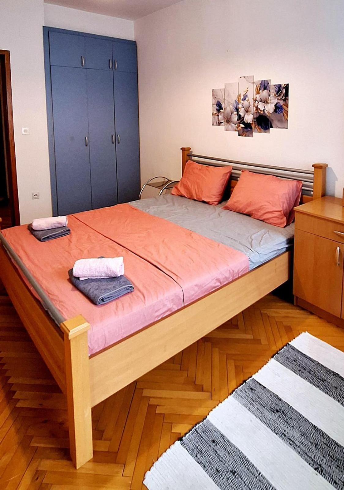 Pineapple Apartment Skopje Esterno foto