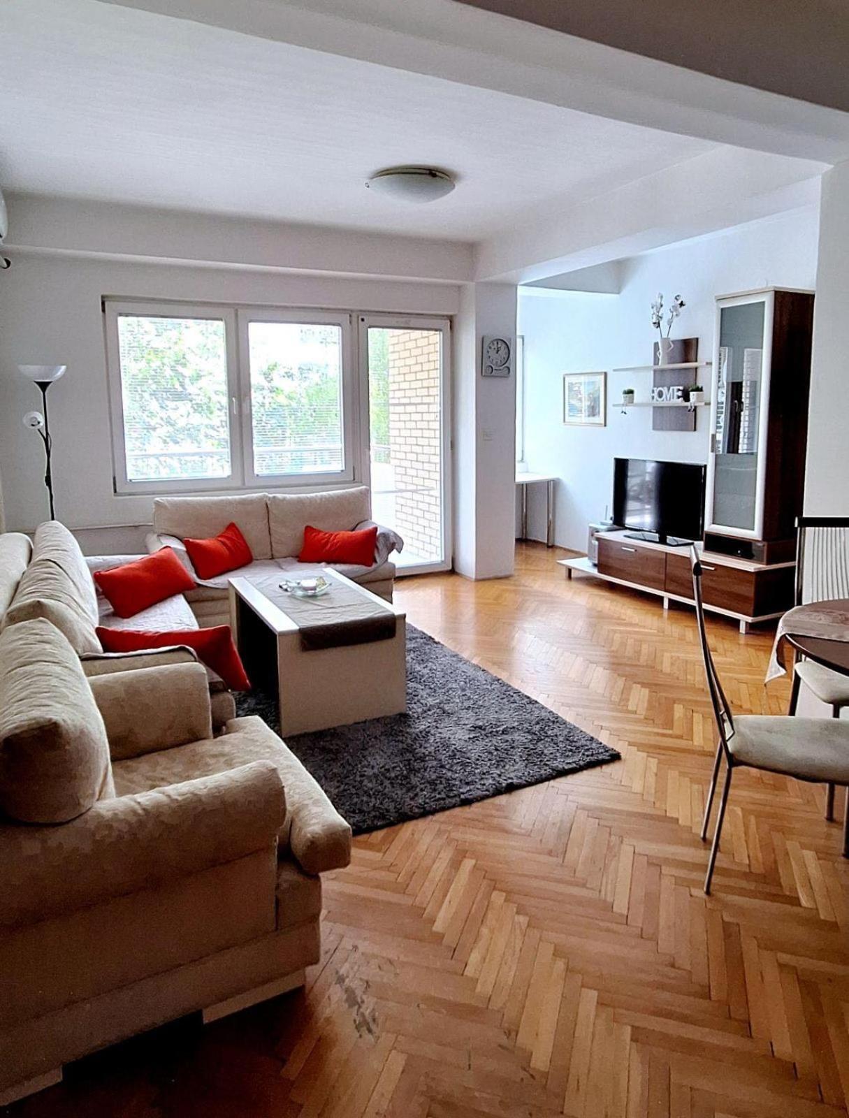 Pineapple Apartment Skopje Esterno foto