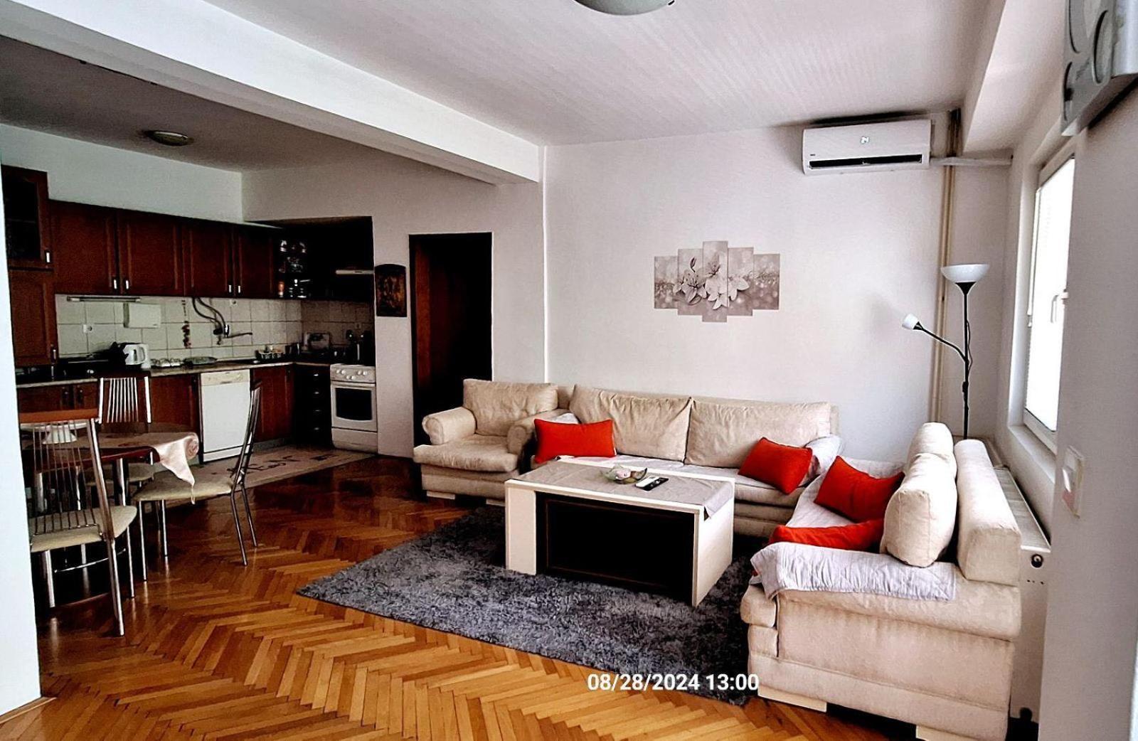 Pineapple Apartment Skopje Esterno foto