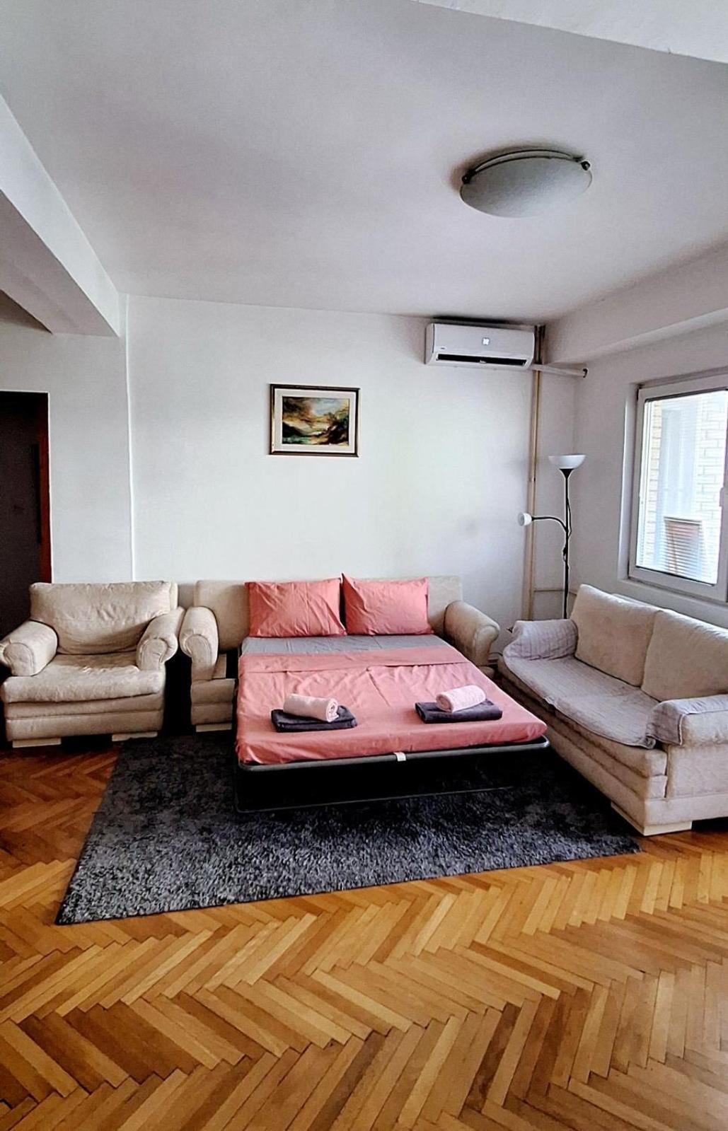 Pineapple Apartment Skopje Esterno foto