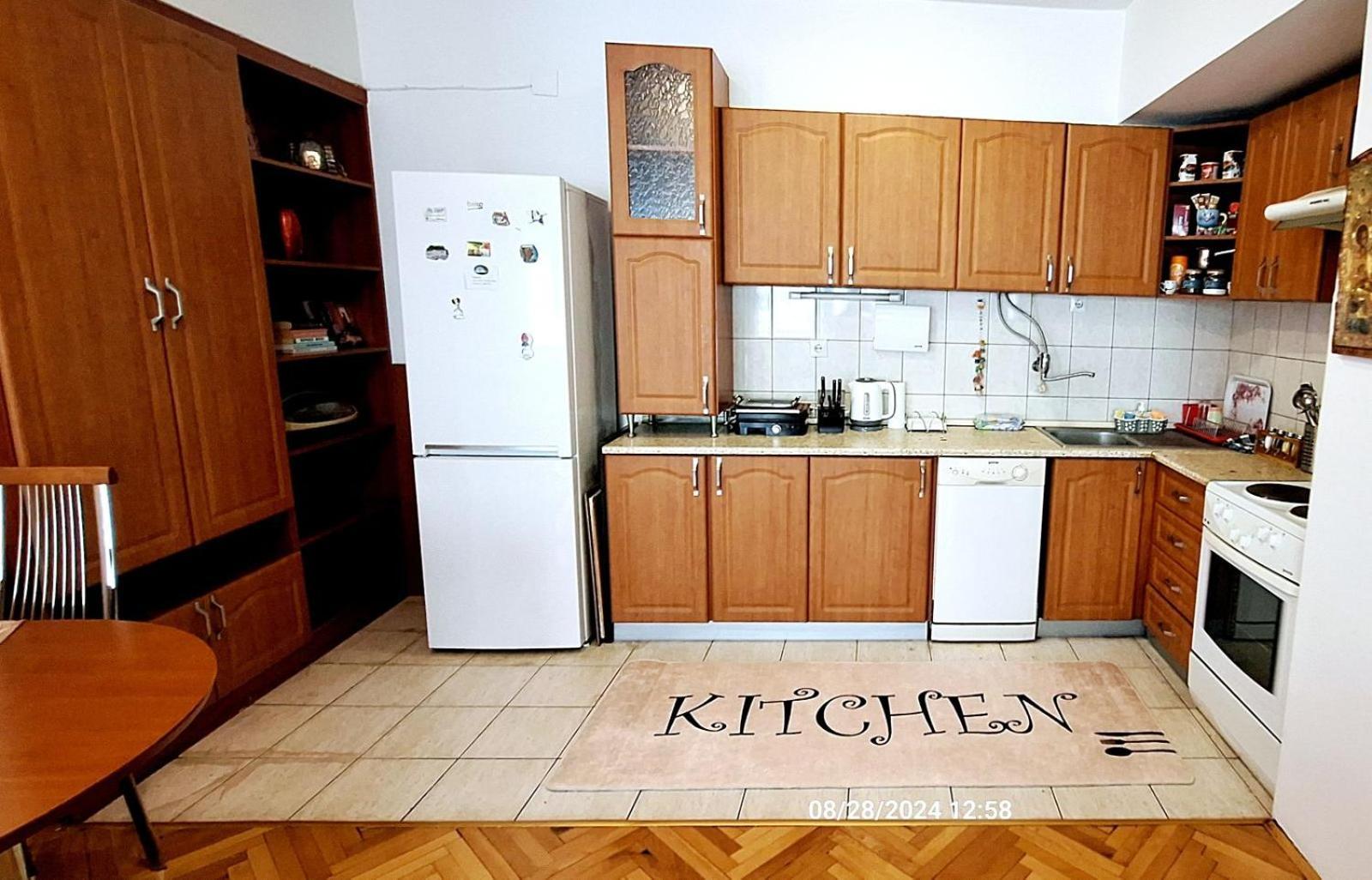Pineapple Apartment Skopje Esterno foto